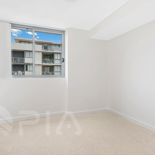 TWO BED ROOM APARTMENT. GREAT LOCATION FOR LEASE NOW!! - Photo 1