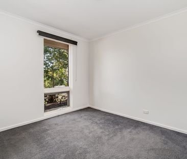 Spacious 4 bedroom family home in quiet leafy location. - Photo 2