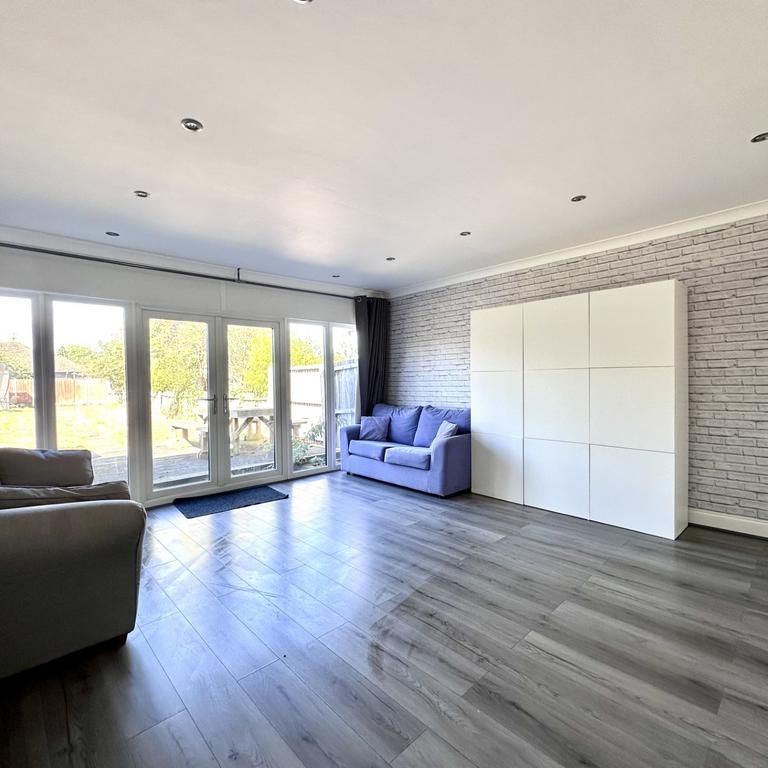 3 bedroom semi-detached house to rent - Photo 1