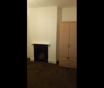 4 Bed Terraced House, Macaulay Road, E6 - Photo 5