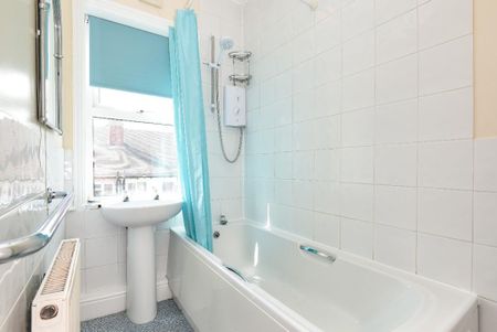 1 bedroom in a house share to rent - Photo 4