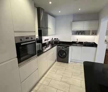 2 bedroom ground floor flat to rent - Photo 3