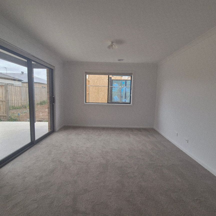 Brand New 4-Bedroom Home – Modern Comfort in a Prime Location - Photo 1