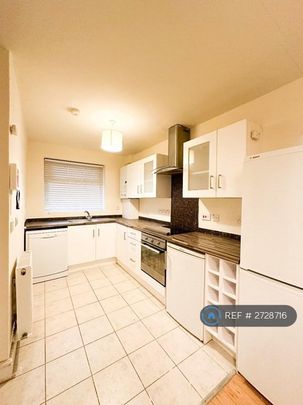 4 bedroom flat to rent - Photo 1