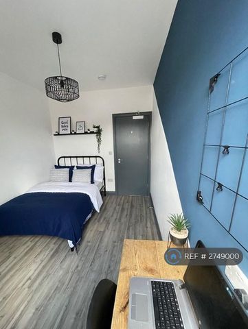 3 bedroom flat to rent - Photo 4