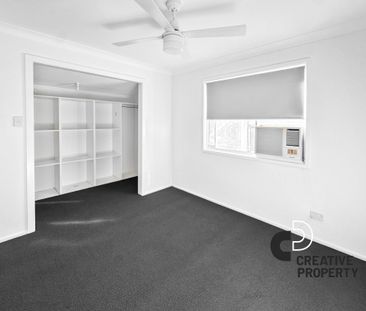 Renovated Two-Bedroom Flat Offering Comfort & Convenience - Photo 2