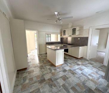 COSY 3 BEDROOM HOME WITH SHED - Photo 1