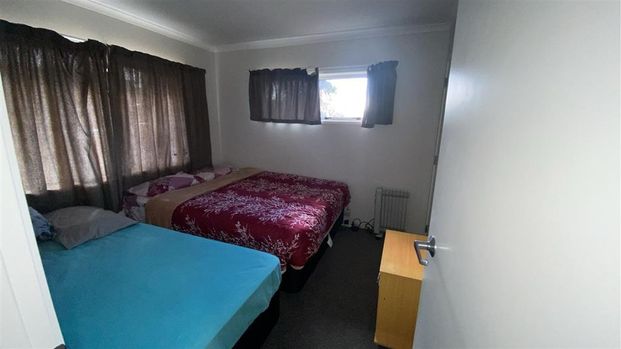 *CHRISTMAS SPECIAL ONE WEEK FREE RENT* Spacious 3-Bedroom Apartment for Rent in Hamilton, Melville – $620/week Discover comfortable and convenient living in this well-appointed 3-bedroom, 2-bathroom apartment located in the vibrant Melville area of Hamilton, postcode 3206. - Photo 1