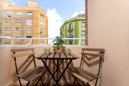 Beautiful apartment at Calle Salvador Almenar - Photo 2