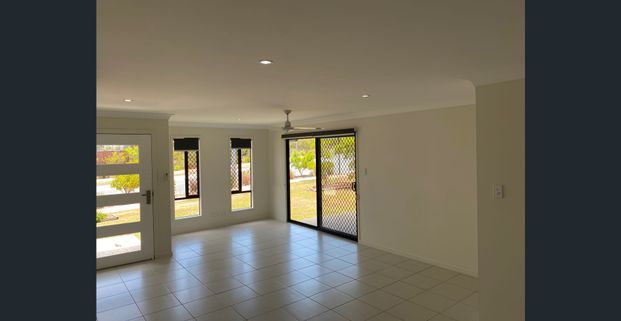 Low maintenance, modern with functionality - Photo 1