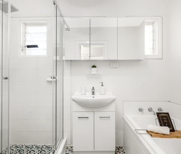 Family Home with Double Garage in Sought After Location - Photo 5