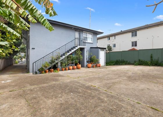 Renovated Studio Wtih Carspace - Photo 1