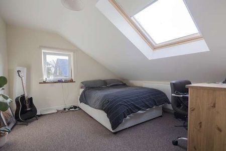 8 Highfields, Huddersfield, HD1 - Photo 3