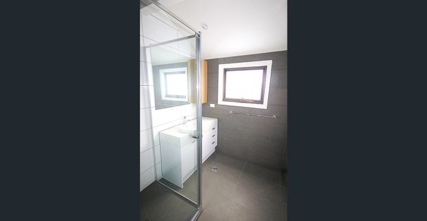 CONTEMPORARY DESIGN / LOW MAINTENANCE - Photo 1