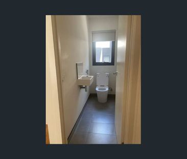 Beautiful Townhouse in Oakhill Estate, Reservoir - Photo 1