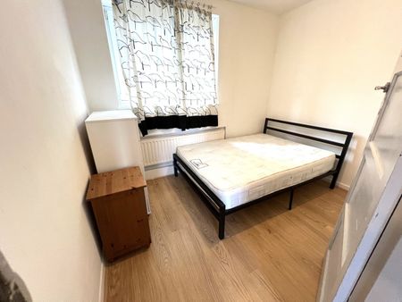 4 Bed Flat, Boughton House, SE1 - Photo 3