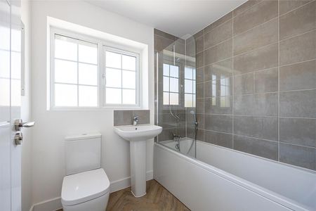 4 bedroom semi-detached house to rent - Photo 4