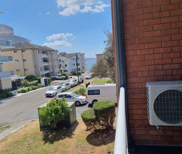 Fully renovated 1st floor 2 bed unit 100 m from beach, northly aspe... - Photo 3