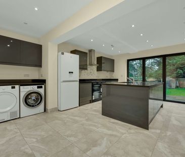 A newly refurbished three bedroom property combining generous livin... - Photo 5