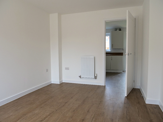 3 bedroom semi-detached house to rent - Photo 1