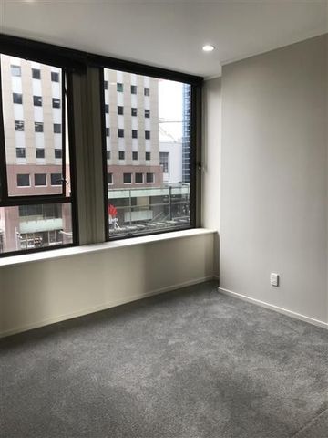 Close to the centre of it all! - Photo 3