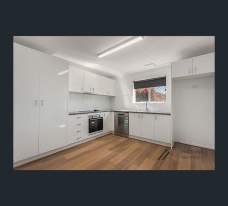 2/11 Edzill Street, Wilsonton Heights, Qld 4350 - Photo 2