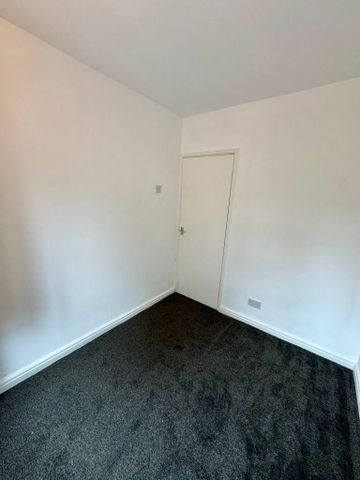 4 bedroom terraced house to rent - Photo 2