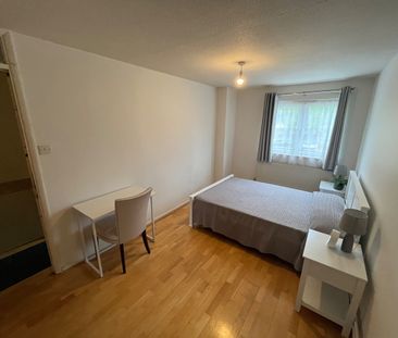 Room in a Shared House, Usk Road, SW11 - Photo 3