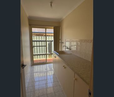 Open living space, family friendly with lots of space - Photo 5