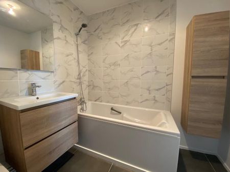 Location Appartement 5 pièces 110m² TALENCE 33400 - Photo 4