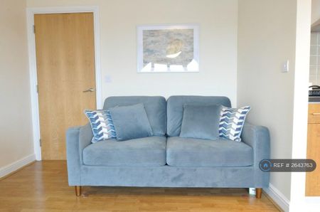 2 bedroom penthouse to rent - Photo 2