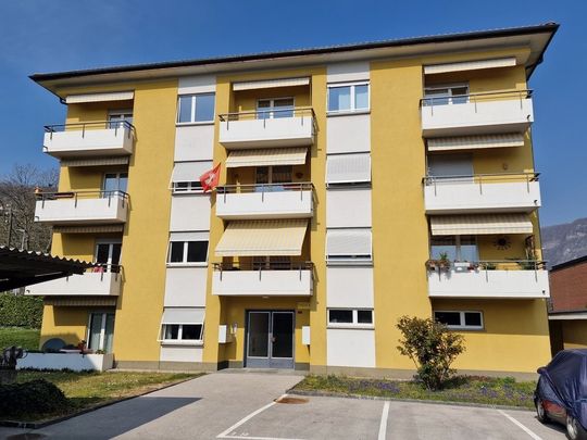 Rent a 3 rooms apartment in Rancate - Photo 1