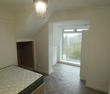 4 bedroom flat share to rent - Photo 3