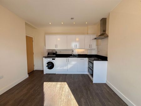 2 bed apartment to rent in Warwick Street, Leamington Spa, CV32 - Photo 3