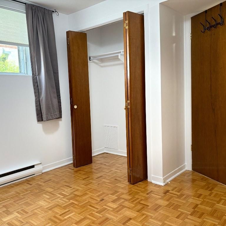3 ½, 995 $/mois, Nouveau Rosemont, Demi-sous-sol rénové, Disponible le 1 Août 2026. - Photo 1