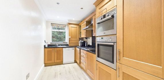 Fairway, Maidenhead Fairway, Maidenhead - Photo 2