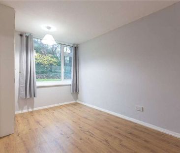 3 bedroom flat to rent - Photo 6