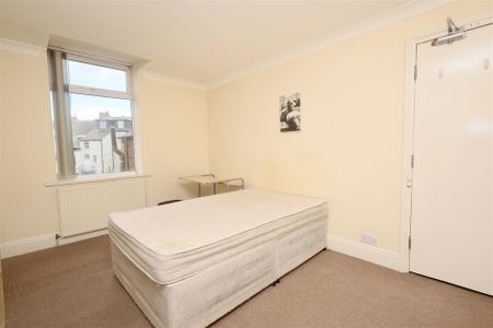 6 bedroom Student Terraced House to rent in Belle Grove West, Newcastle Upon Tyne - Photo 3