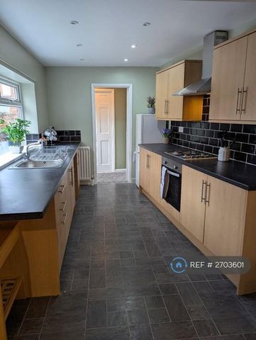 2 bedroom end of terrace house to rent - Photo 4