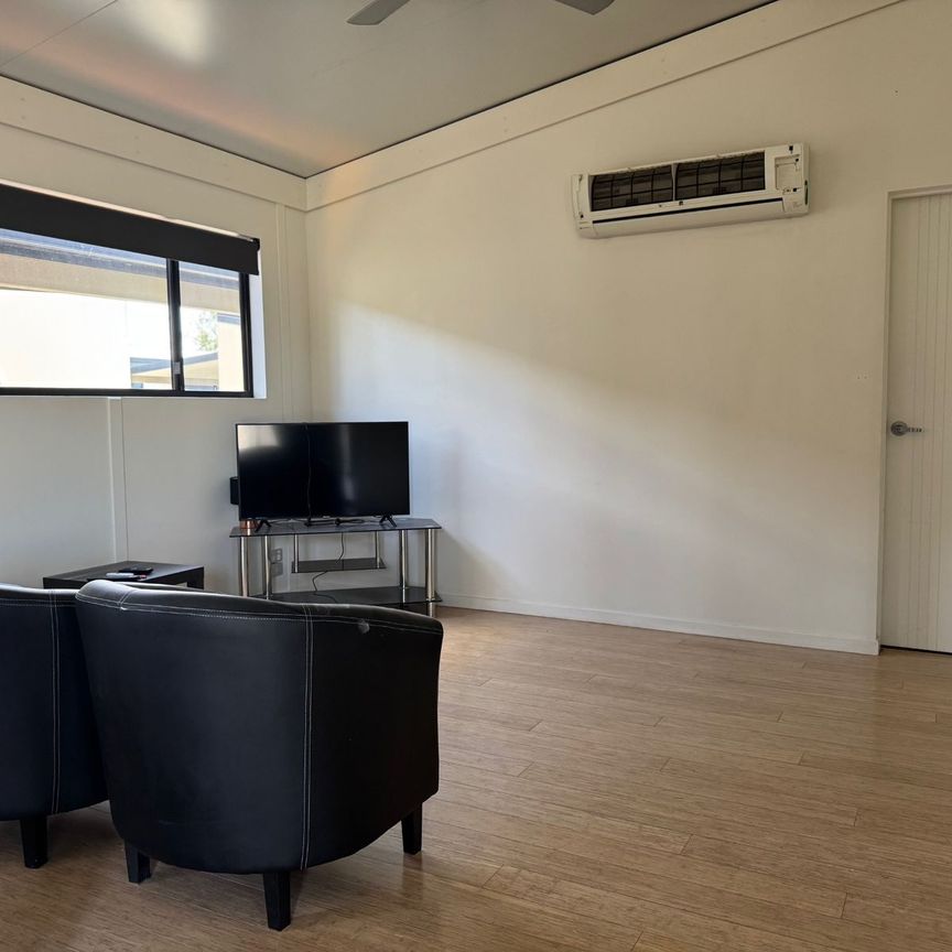 Modern Two Bedroom Furnished Unit - Photo 1