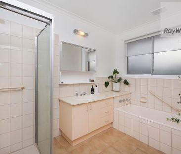 Large & Spacious - Photo 2