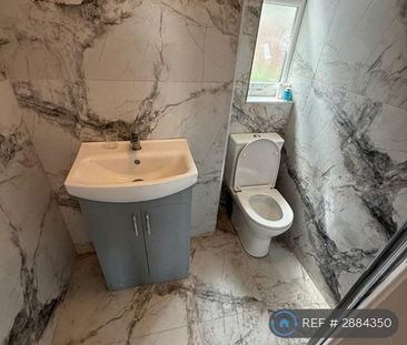 3 bedroom semi-detached house to rent - Photo 6