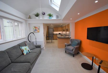 8 Bed Semi-Detached House, Granby Gardens, RG1 - Photo 2