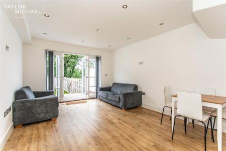 4 bedroom end of terrace house to rent - Photo 3