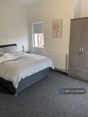 1 bedroom in a house share to rent - Photo 1