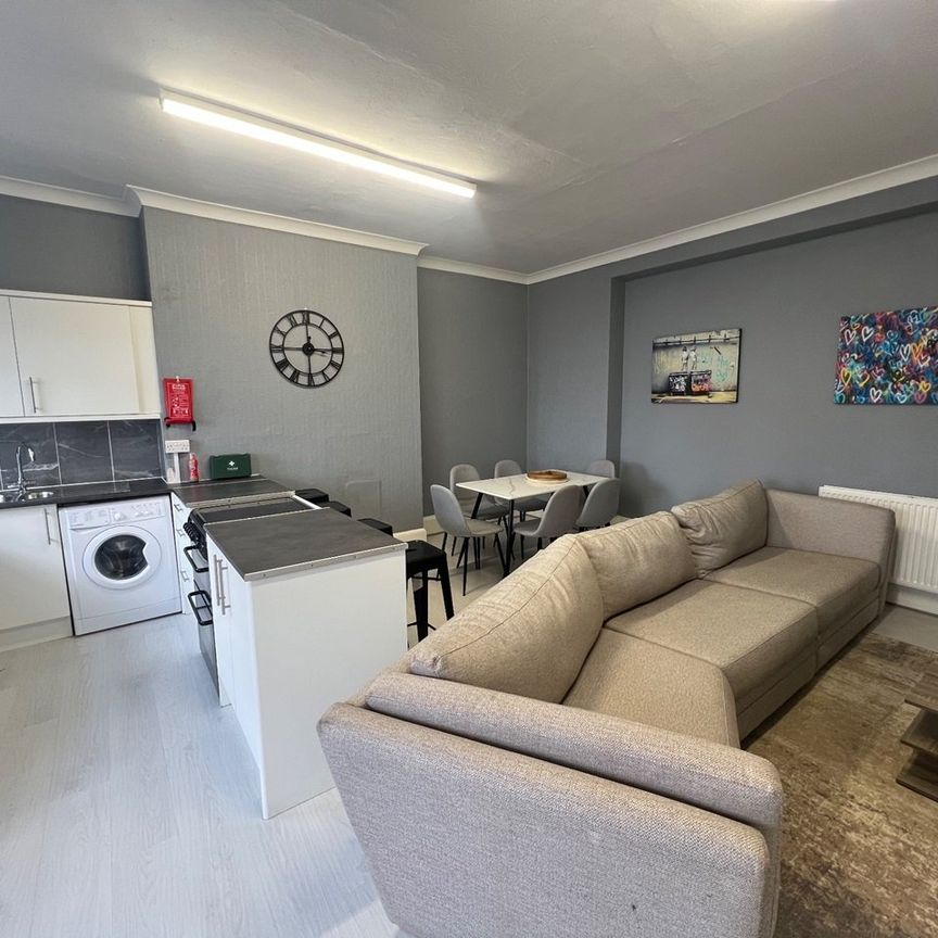 7 Bed End Terrace, Cave Street, BS2 - Photo 1