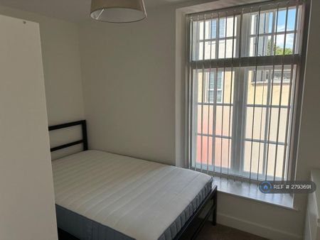 1 bedroom in a house share to rent - Photo 3