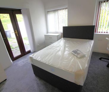 4 bedroom semi-detached house to rent - Photo 5