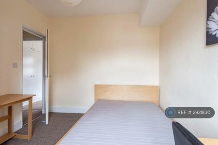 6 bedroom terraced house to rent - Photo 3