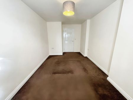 St Andrews Court, Calcutta Road, Tilbury, RM18 - Photo 2